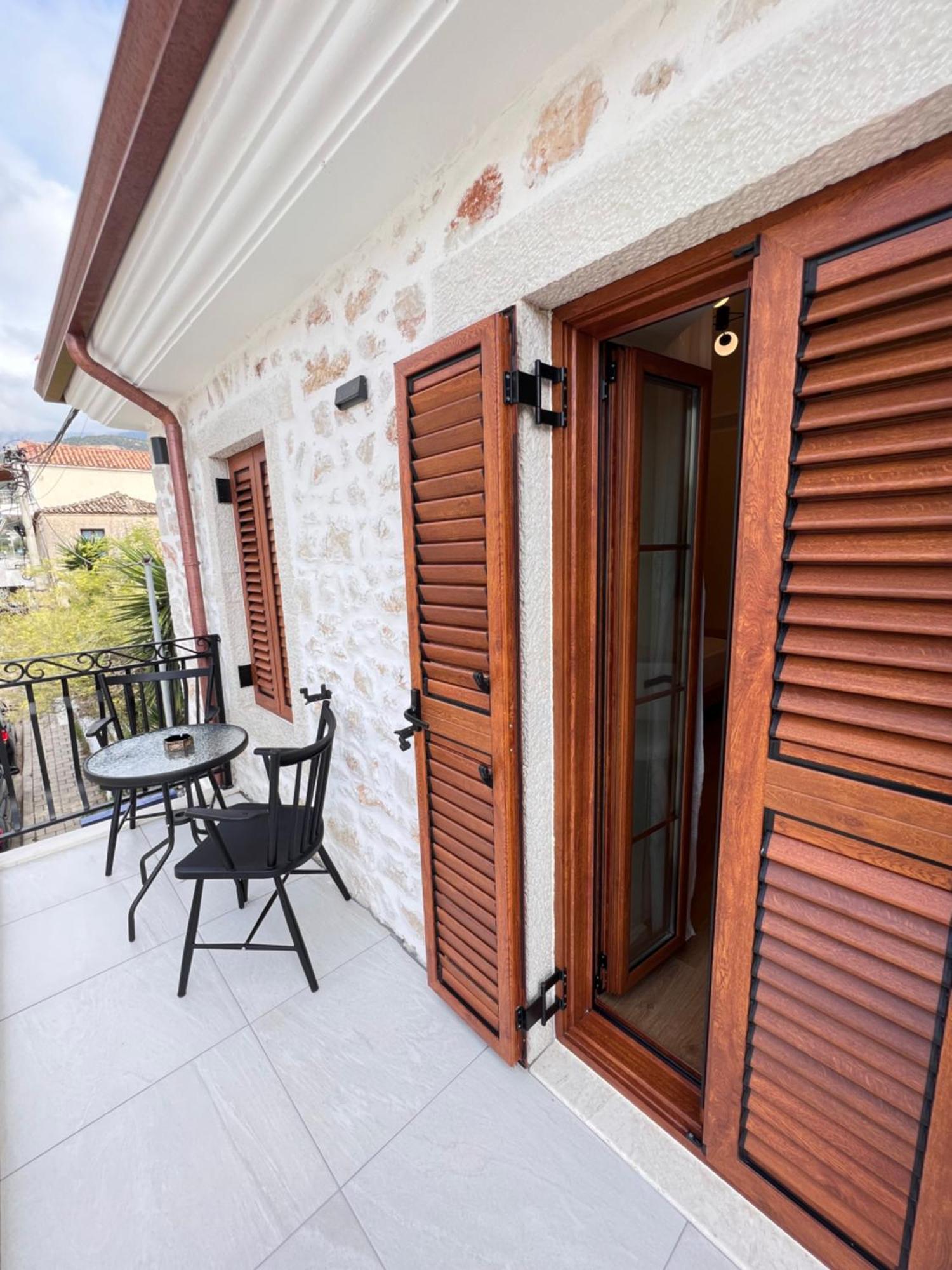 Elpis Guest House Himare Exterior photo
