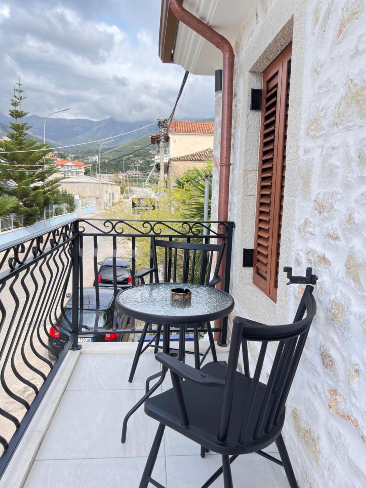 Elpis Guest House Himare Exterior photo