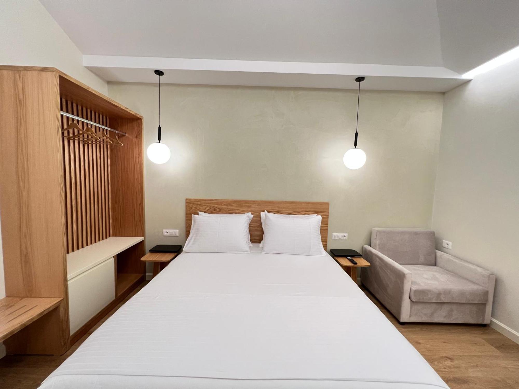 Elpis Guest House Himare Exterior photo